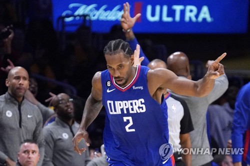 NBA 클리퍼스, 시즌 첫 'LA 더비' 승리…복귀한 레너드 14점