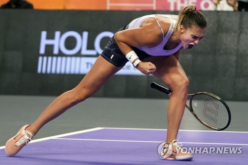 시비옹테크, WTA 투어 시즌 최종전 4강서 탈락…사발렌카에 패배