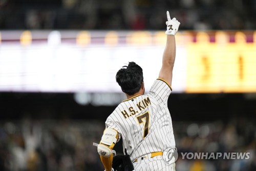 The Korean call of Ha-Seong Kim's walk-off home run was electric