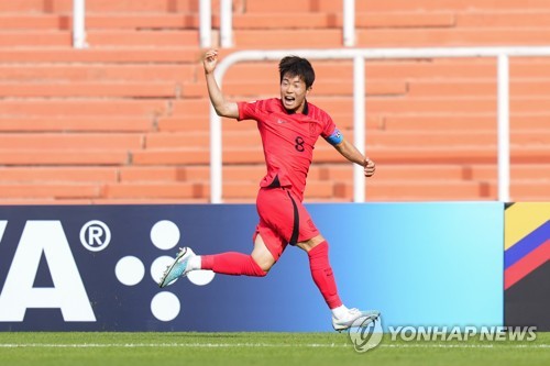 In this Associated Press photo, Lee Seung-won of South Korea celebrates his goal against France during a Group F match at the FIFA U-20 World Cup at Estadio Malvinas Argentinas in Mendoza, Argentina, on May 22, 2023. (Yonhap)