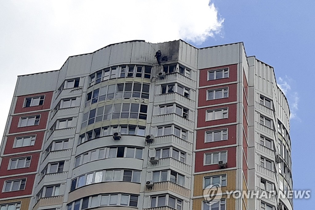 드론 공격 받은 모스크바 아파트 건물