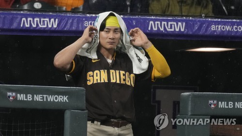 Padres' Kim Ha-seong enjoys 1st multihomer game
