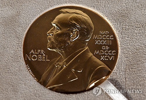  100경분의1초 시대 열었다…노벨 물리학상 전자역학 연구자 3인