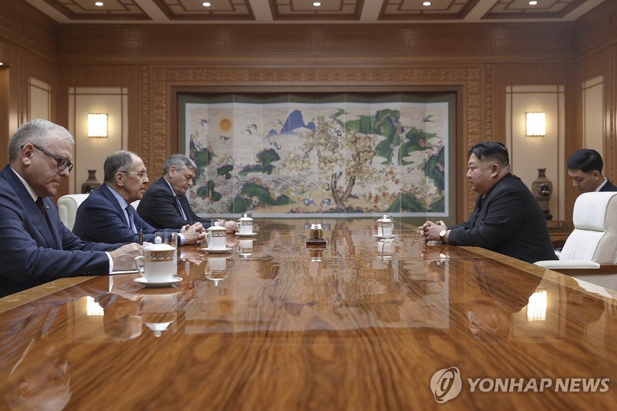 김정은과 만난 라브로프 러 외무장관