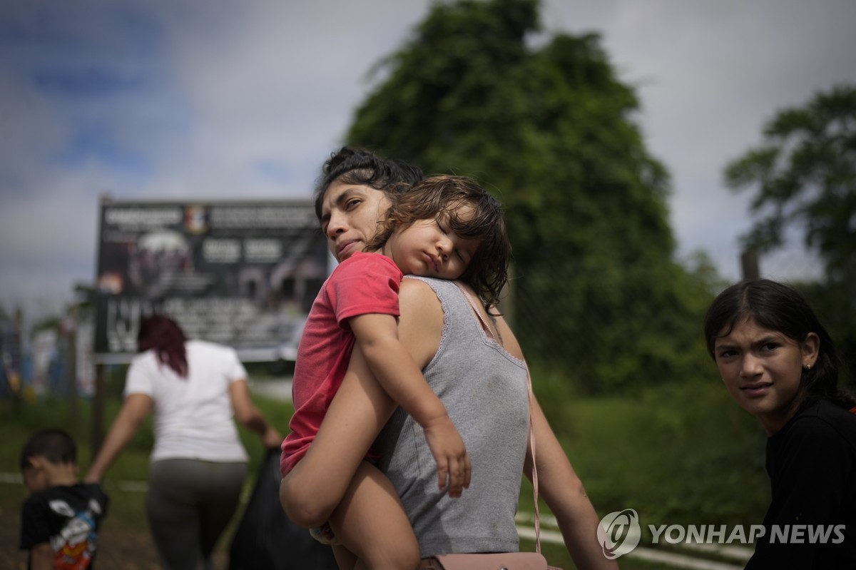 파나마 국경의 열대우림 '다리앤 갭'을 통과한 난민