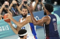 파리 올림픽에 출전한 뤼디 고베르(왼쪽)