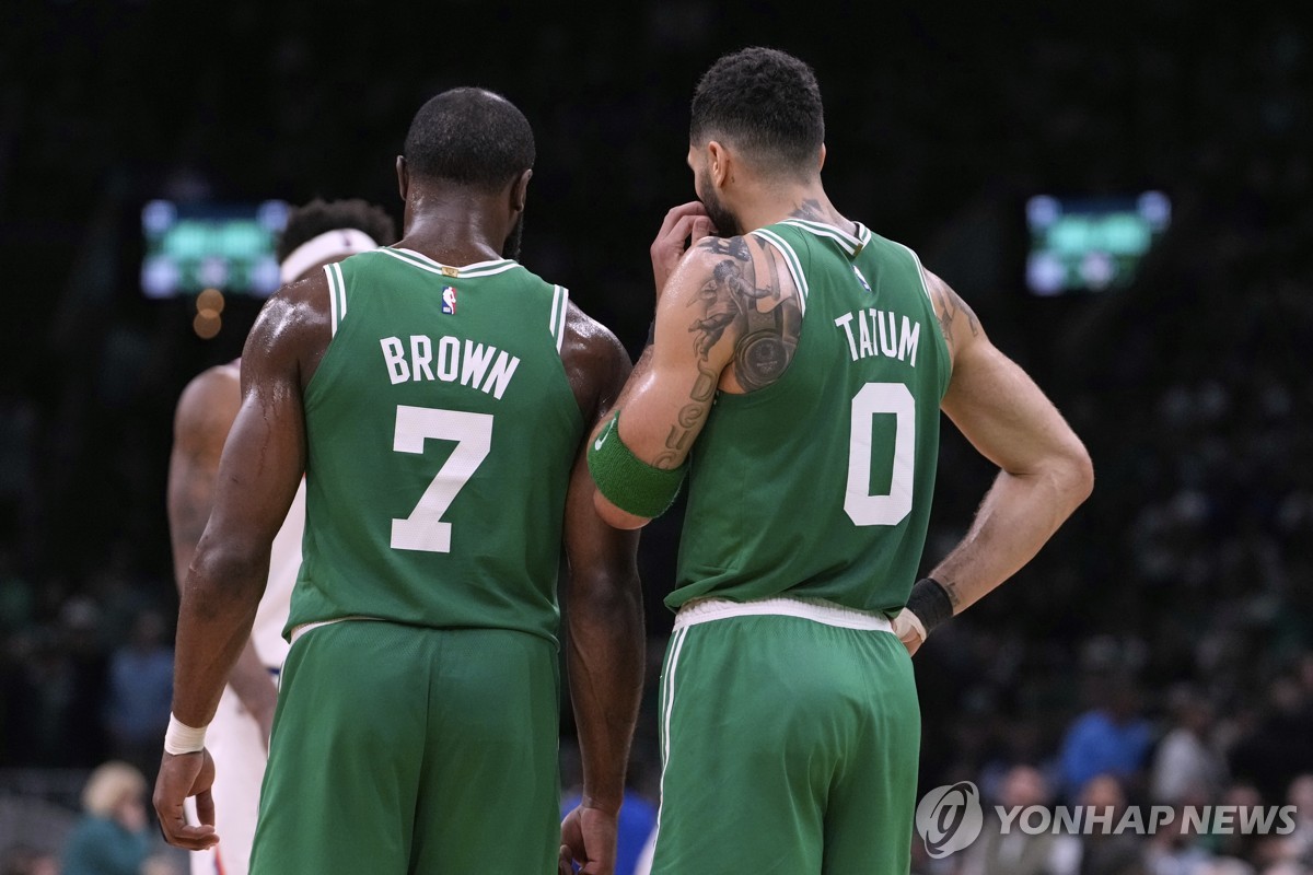 위기에 몰린 NBA 디펜딩 챔프…보스턴, PO 2회전서 뉴욕에 연패