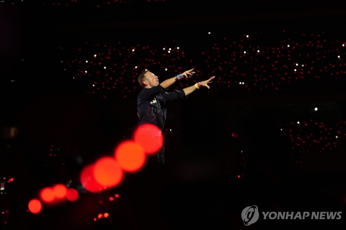 콜드플레이 찰리 커크 가족에게 사랑을…팬들에게 호소