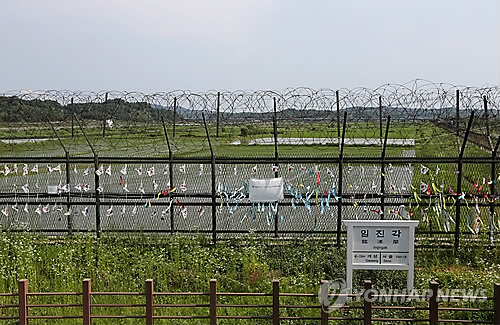 통일부, 로마서 DMZ 철조망 녹여만든 '평화 십자가' 전시회