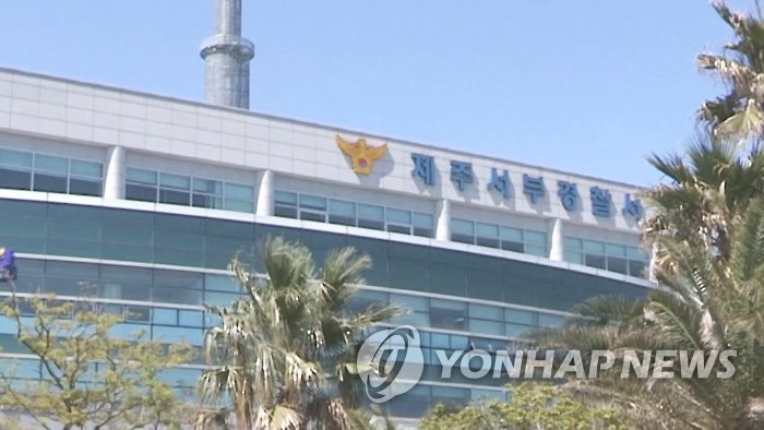 김포발 제주행 여객기서 40대 승객 소란…경찰 조사