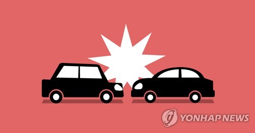 강릉서 승용차 충돌…60대 운전자 2명 중상