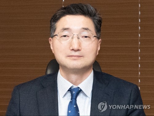 نائب محافظ بنك كوريا يغادر للانضام لاجتماع مجلس الاستقرار المالي هذا الأسبوع