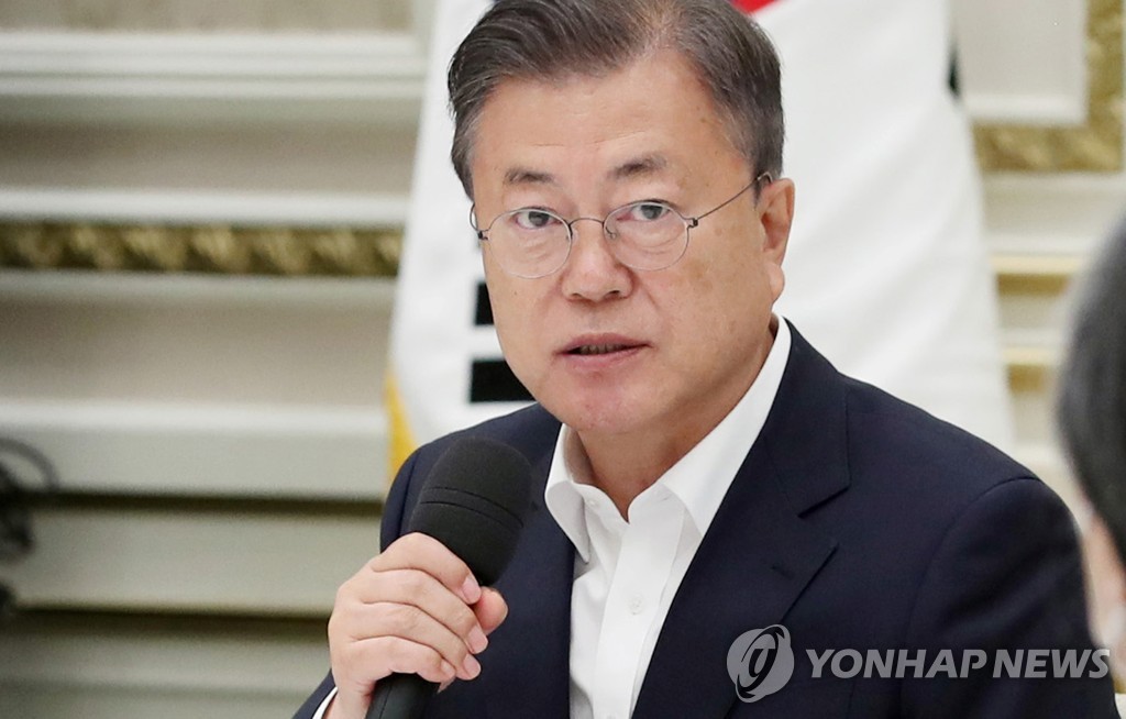 문재인 대통령이 지난달 28일 청와대 영빈관에서 열린 코로나19 방역 관계자 격려 오찬에서 발언을 하고 있다. [연합뉴스 자료사진]
