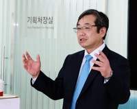 '연구비 부정 사용' 군산대 총장 송치…교수들 "즉각 사퇴하라"(종합)