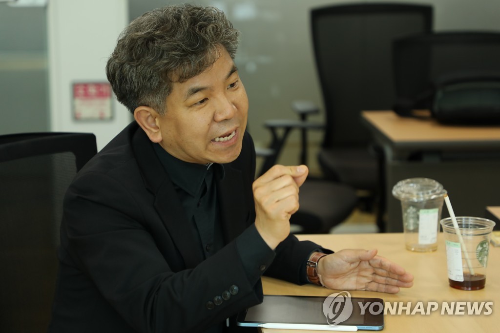 연합뉴스와 인터뷰 중인 박진옥 상임이사 