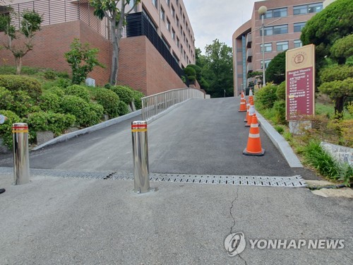 '등굣길 참변' 동덕여대, 총학생회와 대책 합의…점거 해제