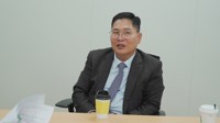 [삶] "주사기, 붕대, 마취제 사들고 병원 가야 수술받을 수 있다니"
