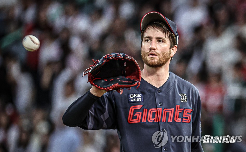 롯데 반즈, 어깨 검진 결과 8주 소견…대체 외국인 영입 검토