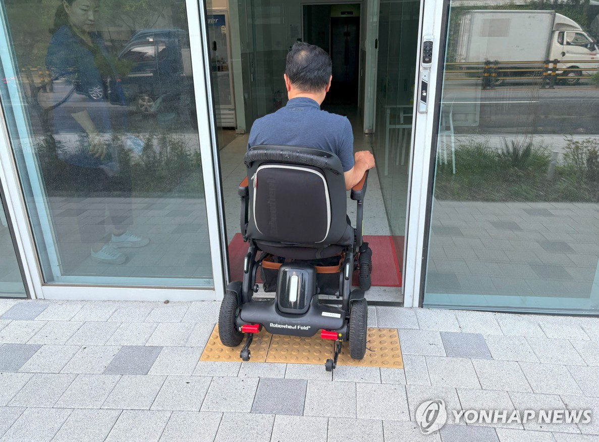 [샷!] '휠체어·유모차도 쓱~'…모두를 위한 집
