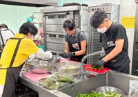 [샷!] 1시간20분 멸치똥 따고 둘러앉은 밥상