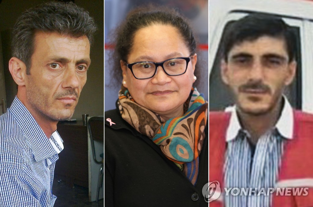 시리아에서 2013년 납치된 국제적십자위원회(ICRC) 소속 뉴질랜드인 간호사 아카비(가운데)와 시리아인 동료들