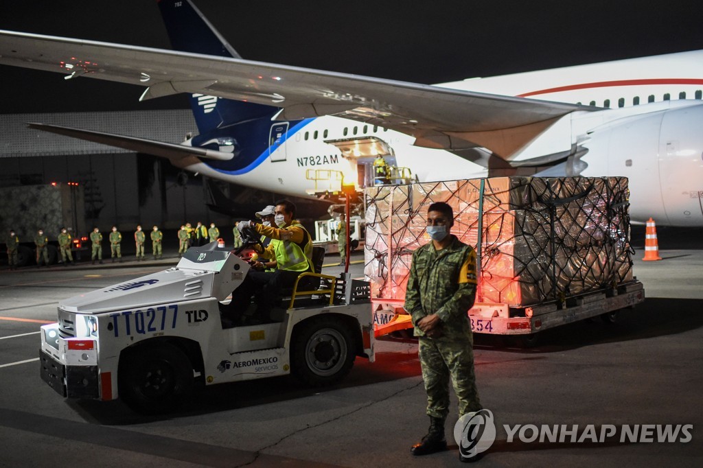 지난 7일(현지시간) 중국산 의료장비를 실은 비행기가 멕시코에 도착했다.