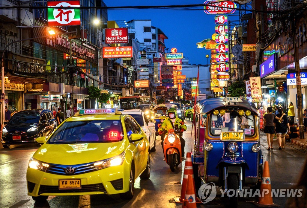 야간 통행 금지 시간 단축한 태국 방콕