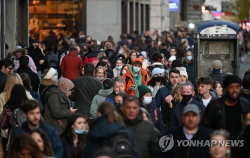 오미크론 변이 감염자가 대거 확인된 영국 런던의 거리
