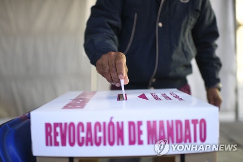 멕시코 대통령 '셀프 소환투표' 개시…투표율 40% 넘어야 유효