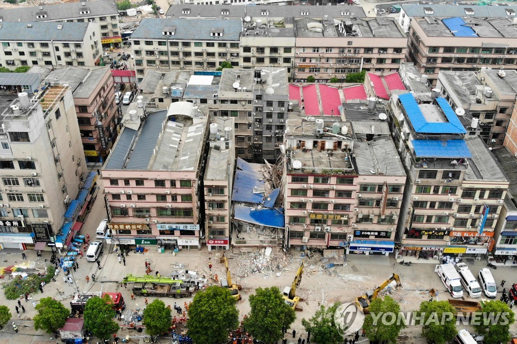 중국 창사의 붕괴 건물 항공사진