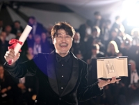  Song Kang-ho wins best actor on his 7th visit to Cannes