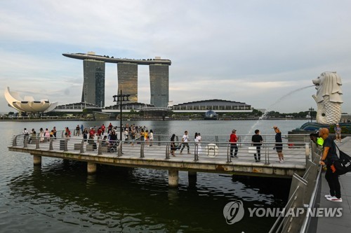 싱가포르 "코로나19 또 확산할 수도…" 노인 8만명 3차접종 박차
