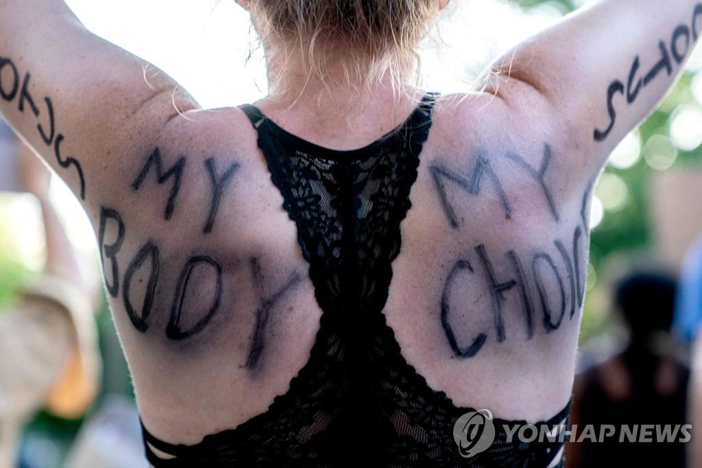 "내 몸, 내가 결정한다" 재생산권 옹호하는 미국 시위자 