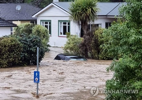 뉴질랜드, '100년 만의 폭우'에 피해 속출…비상사태 선포