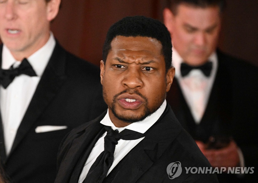 아카데미 시상식장의 배우 조너선 메이저스