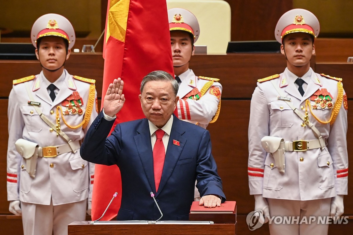 베트남 '부패 척결' 주도 럼 공안장관, 국가주석 선출