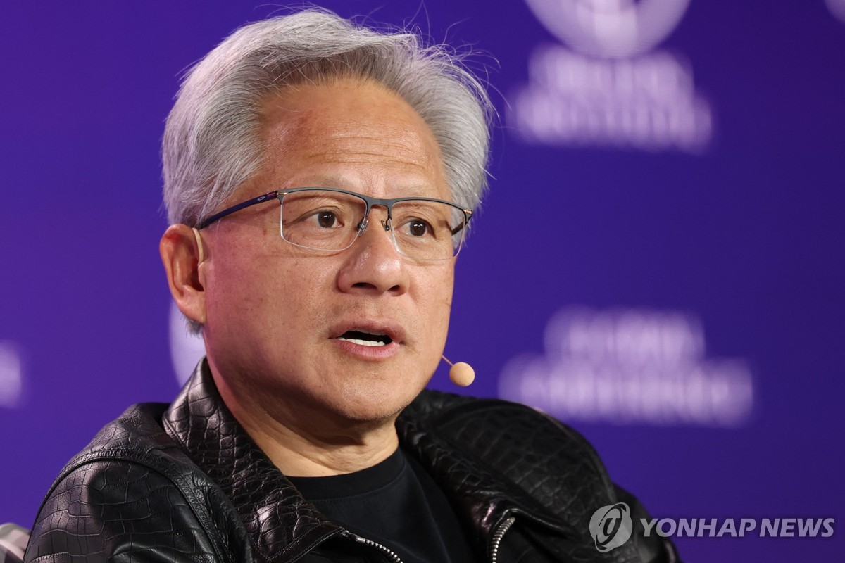 6일 '밀컨 콘퍼런스 2025'에서 발언하는 젠슨 황 엔비디아 최고경영자(CEO)