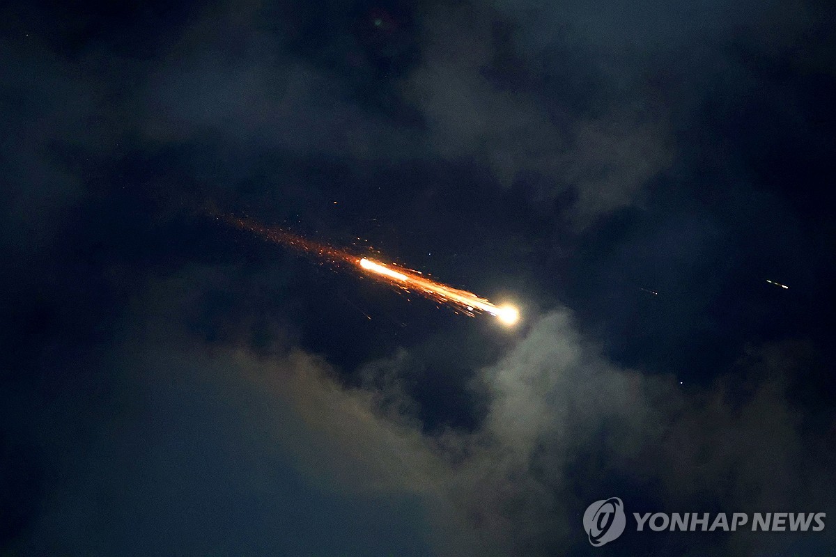 이스라엘 쉬쉬했지만…이란에 군시설 5곳 피격 정황