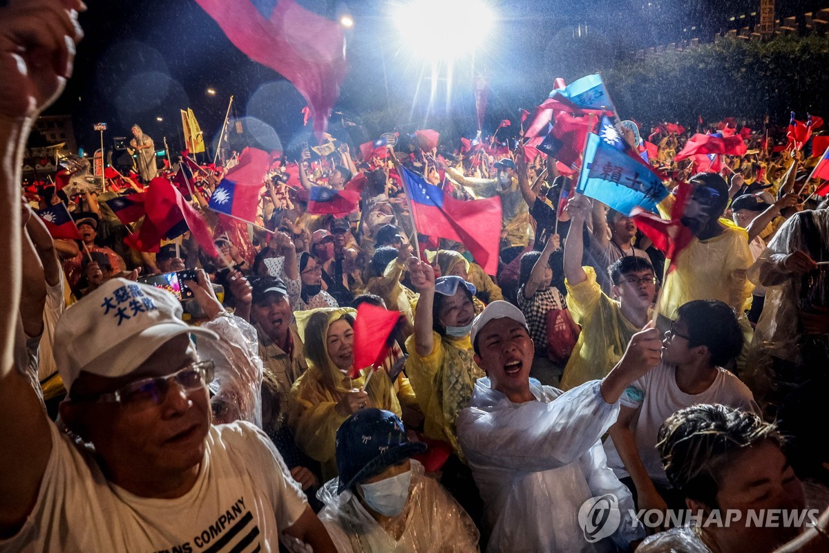 대만 야당의원 파면투표 전날 파면안에 반대하는 국민당 지지자들의 집회 모습