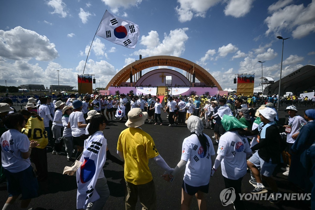 '젊은이의 희년' 철야기도에 전세계 수십만명 운집