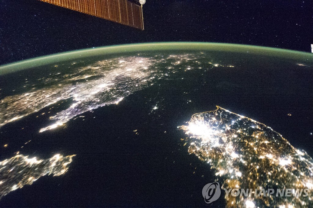 宇宙から見た朝鮮半島。北と南で明るさが極端に違う（資料写真）＝（ＥＰＡ＝聯合ニュース）