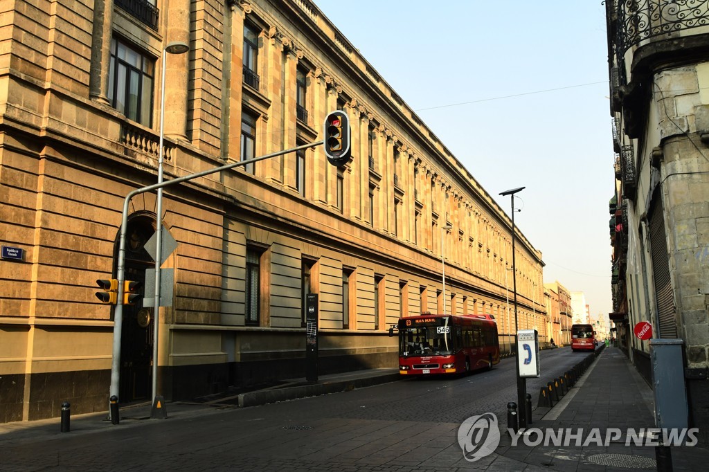 멕시코시티의 한산한 거리