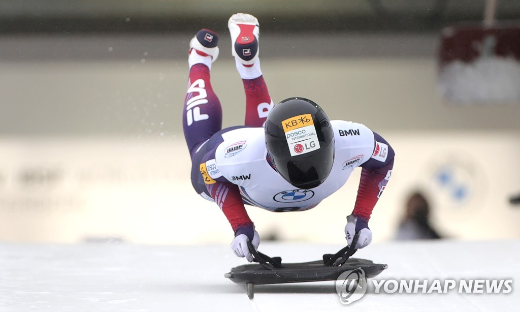 In this EPA file photo from Jan. 7, 2022, Jung Seung-gi of South Korea competes in the men's skeleton race at the International Bobsleigh & Skeleton Federation World Cup in Winterberg, Germany. (Yonhap)