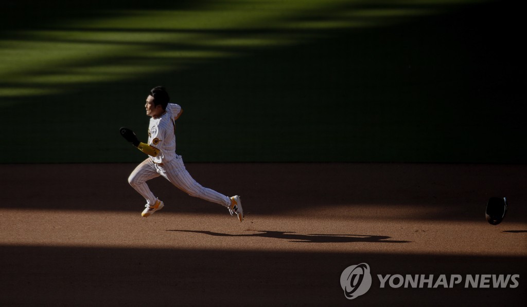 A corrida de velocidade de Kim Ha-seong da segunda partida da NLCS