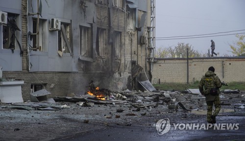우크라 러 점령지 방송국 주변서 차량폭발로 5명 부상