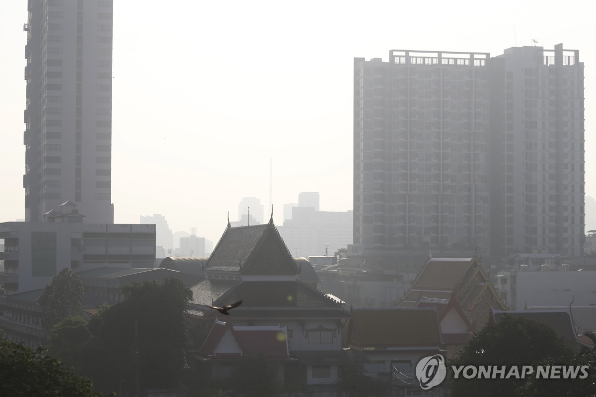 미세먼지로 뿌연 방콕 하늘