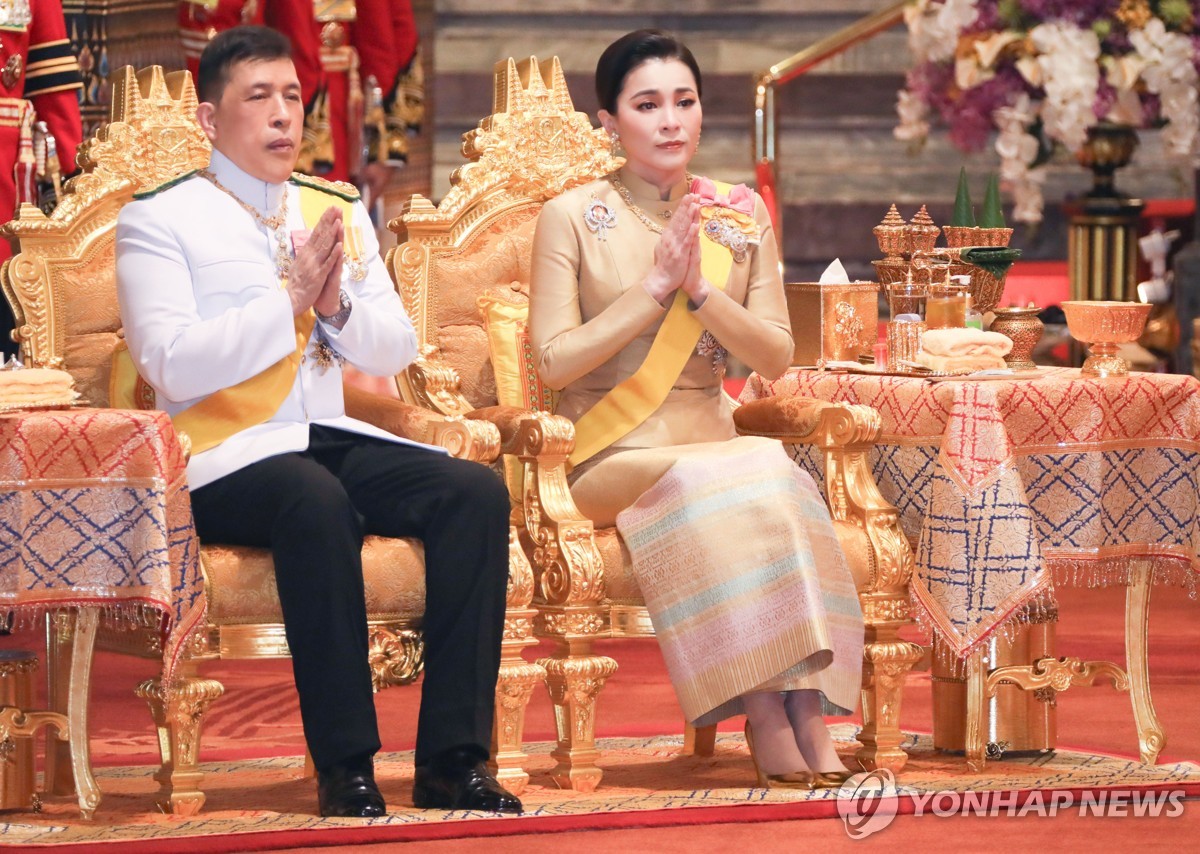 태국의 마하 와찌랄롱꼰(마하 10세) 국왕과 수티다 왕비 부부