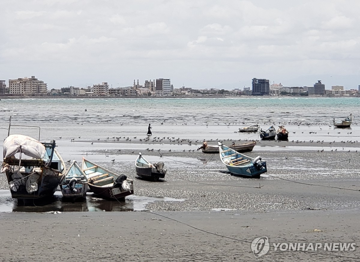 예멘 연안서 이주민 태운 선박 전복…68명 사망, 74…