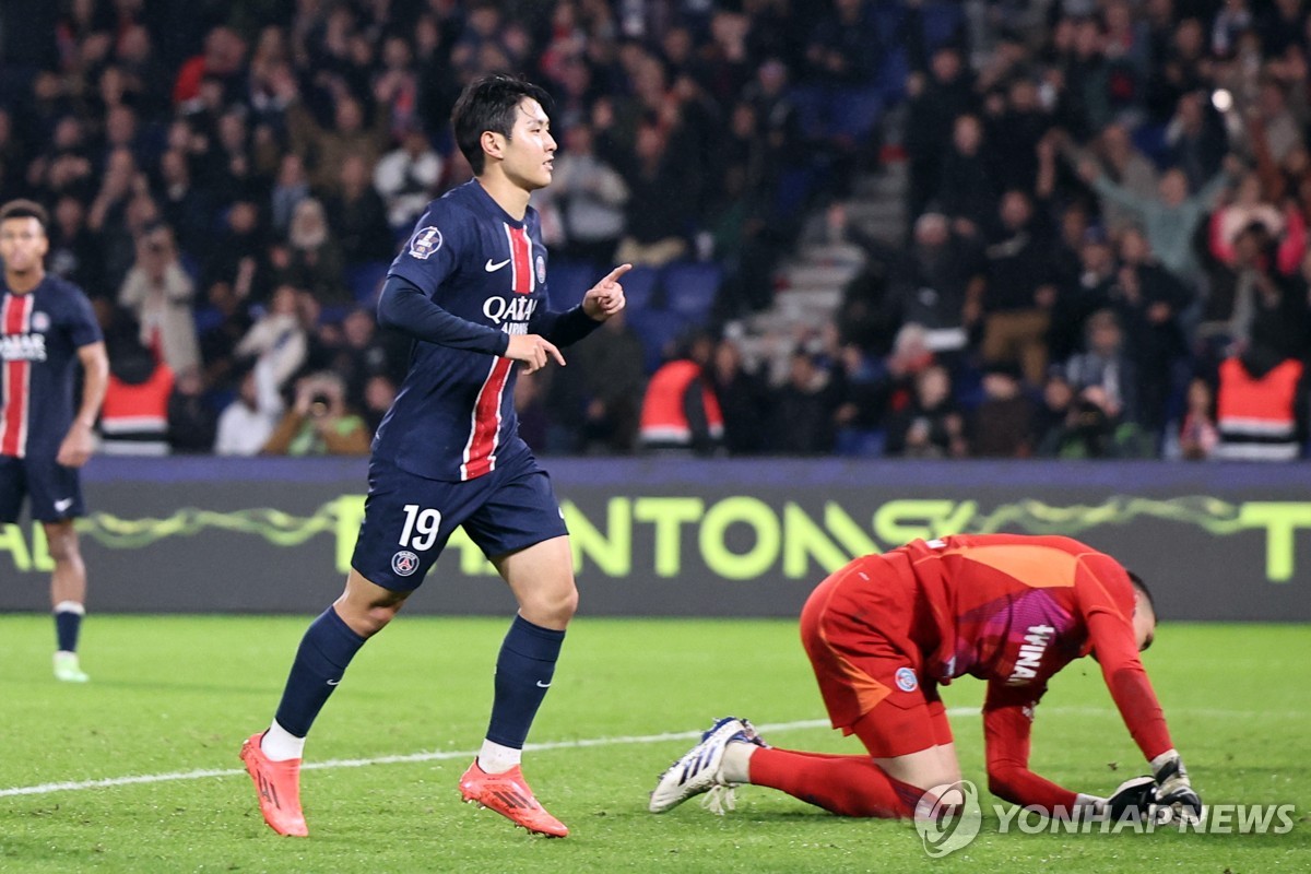 '2경기 연속골' 이강인, 리그 4호골 폭발…PSG는 4-2 승리