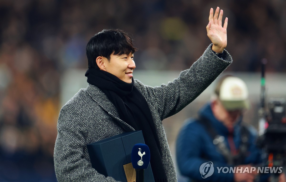 레전드의 귀환!…손흥민, 토트넘 팬들 앞에서 '뜨거운 안녕'(종합)